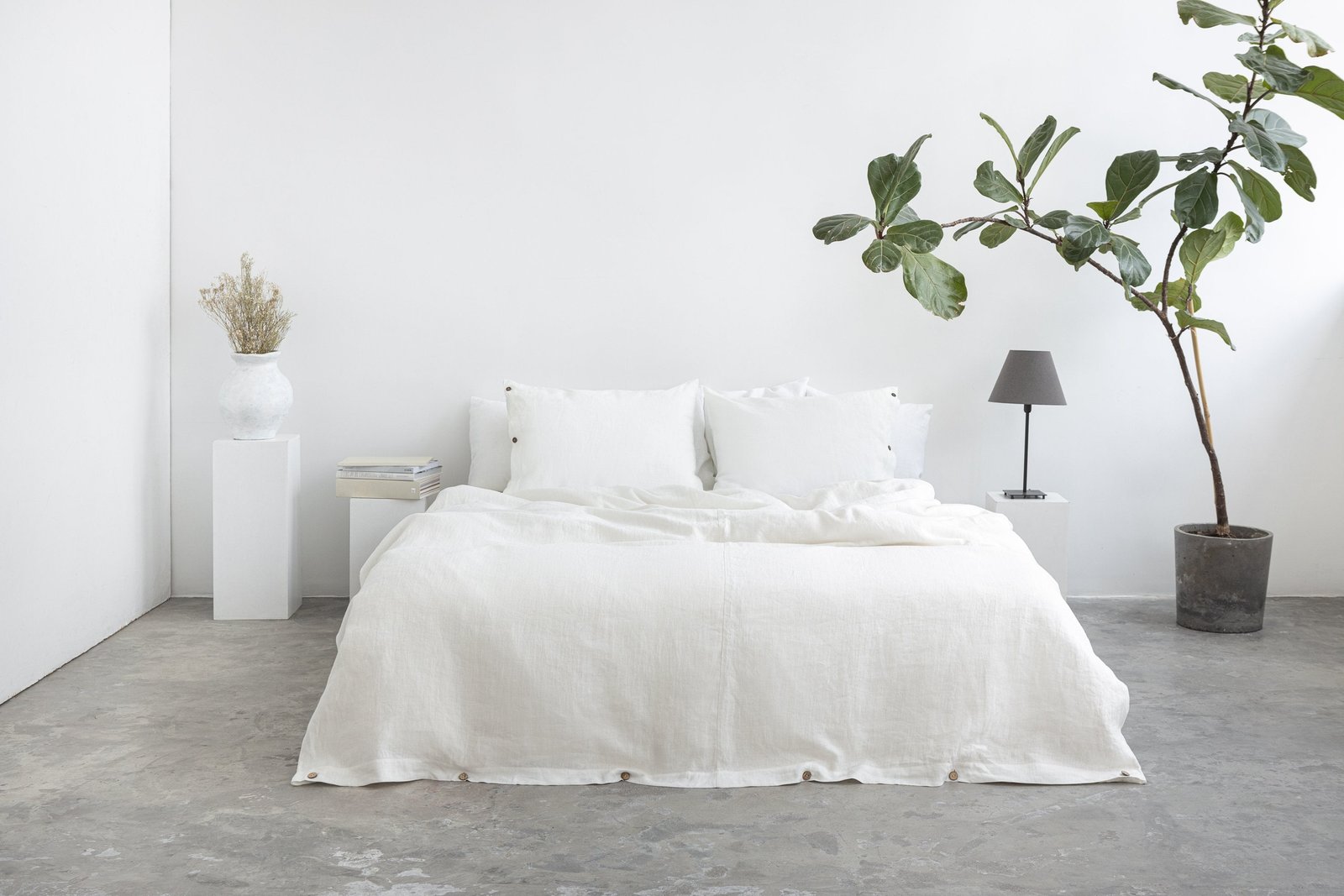 Linen Bedding Set with Ties in Pale Pink