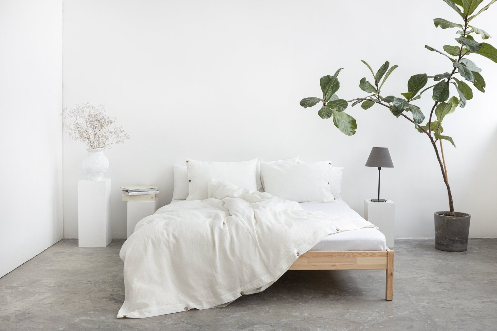 Linen Bedding Set with Ties in Pale Pink - Image 4