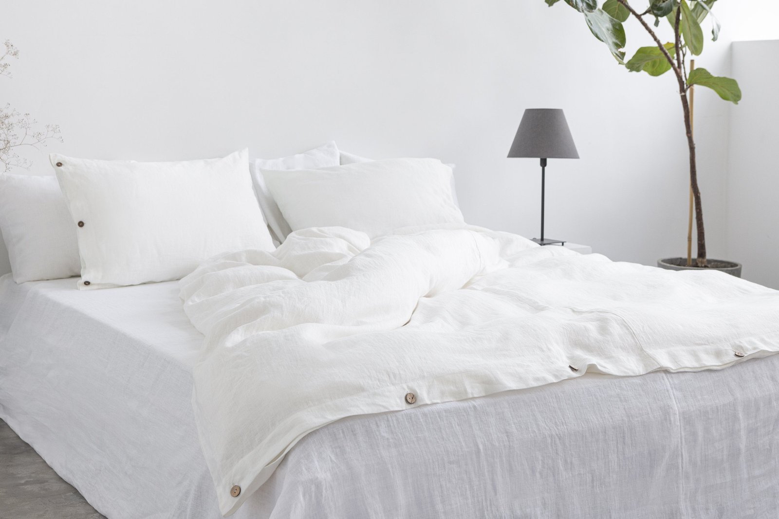 Linen Bedding Set with Ties in Pale Pink - Image 2