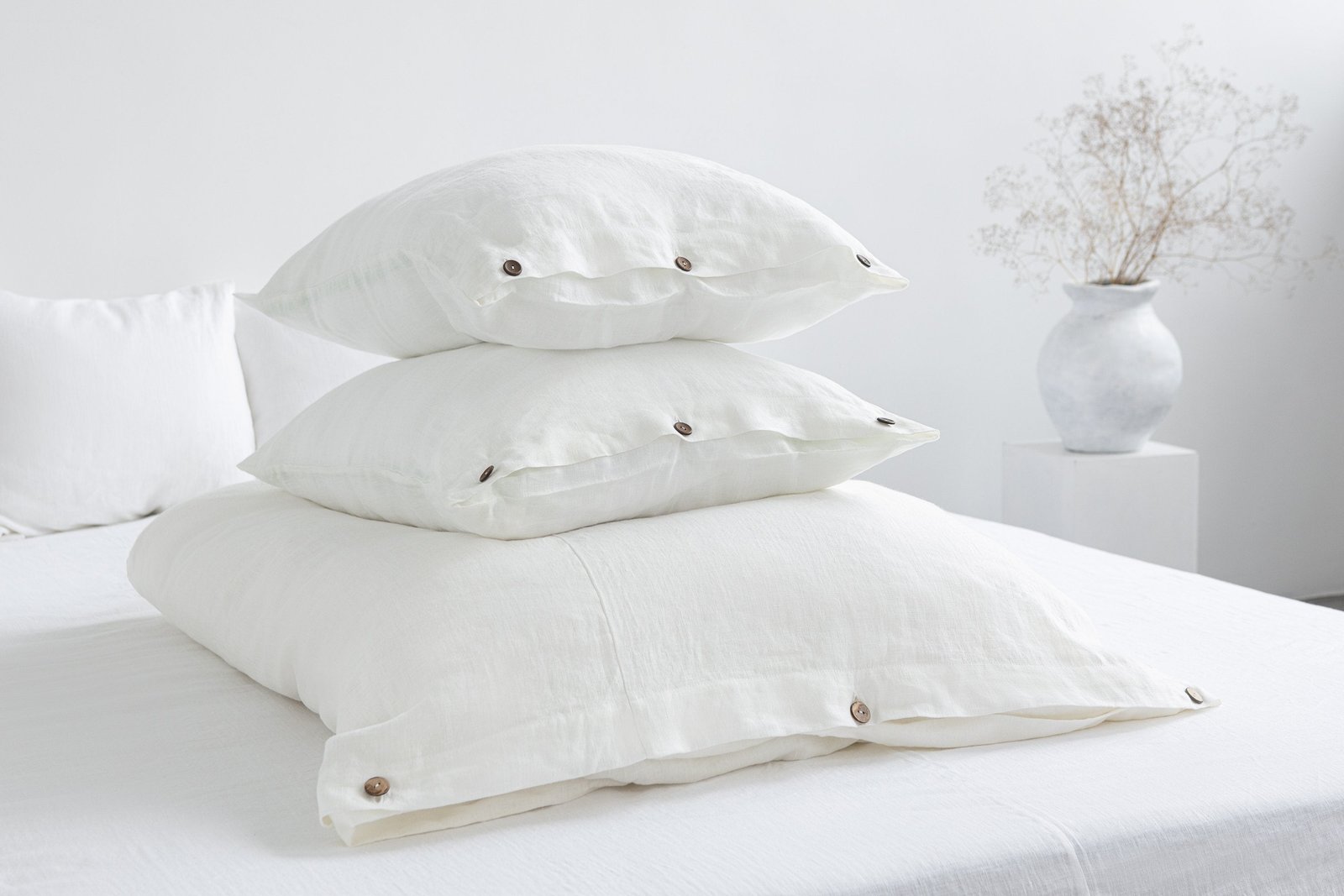 Linen Bedding Set with Ties in Pale Pink - Image 3