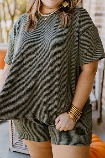 Plus Size Round Neck Top and Pocketed Shorts Set - Image 3